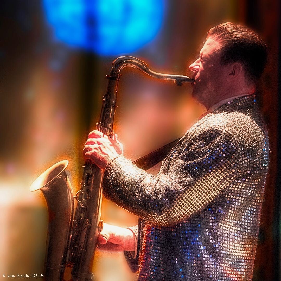 Vic Volare & the Volare Lounge Orchestra - logo